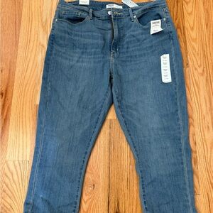 Signature by Levi Strauss Women's Blue Capri Jeans